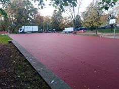 Víceúčelové sportovní hřiště za školami